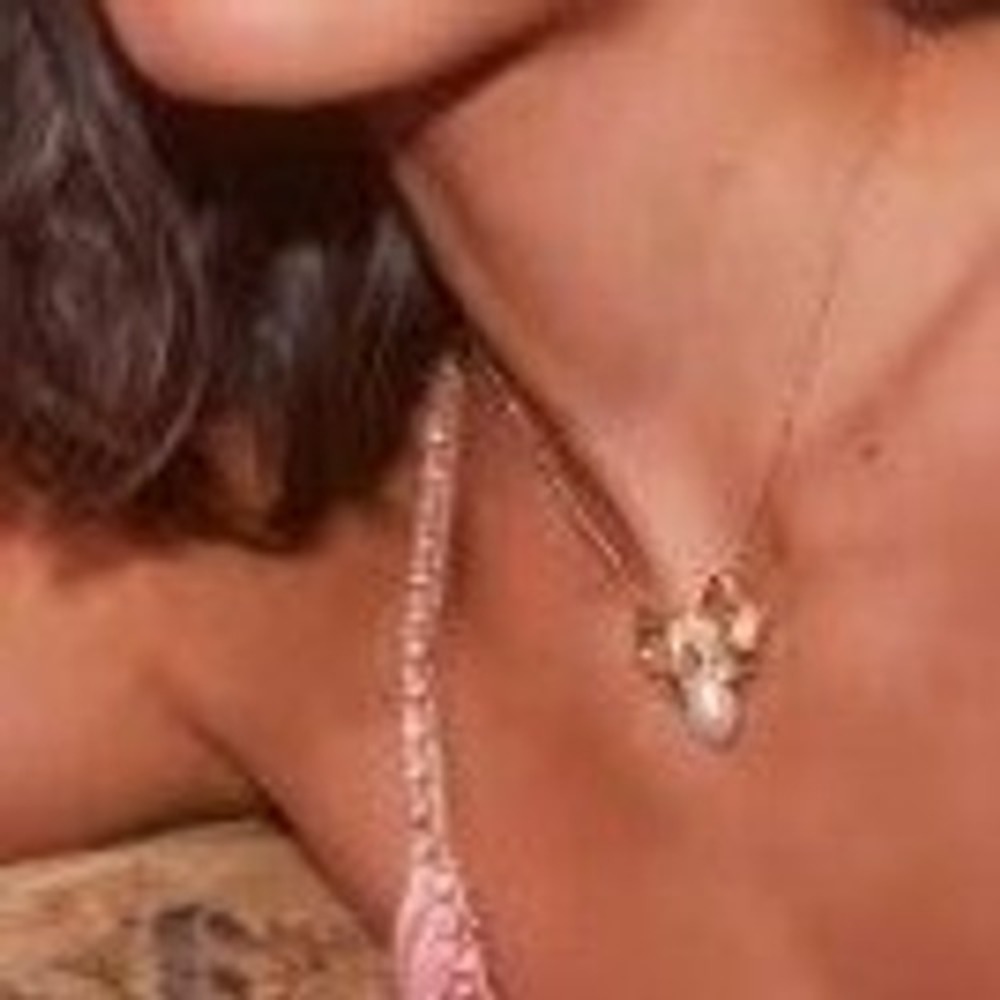 Kendra Scott x LoveShackFancy Pearl Bow Gold Necklace Limited Edition Pendant - Picture 8 of 8